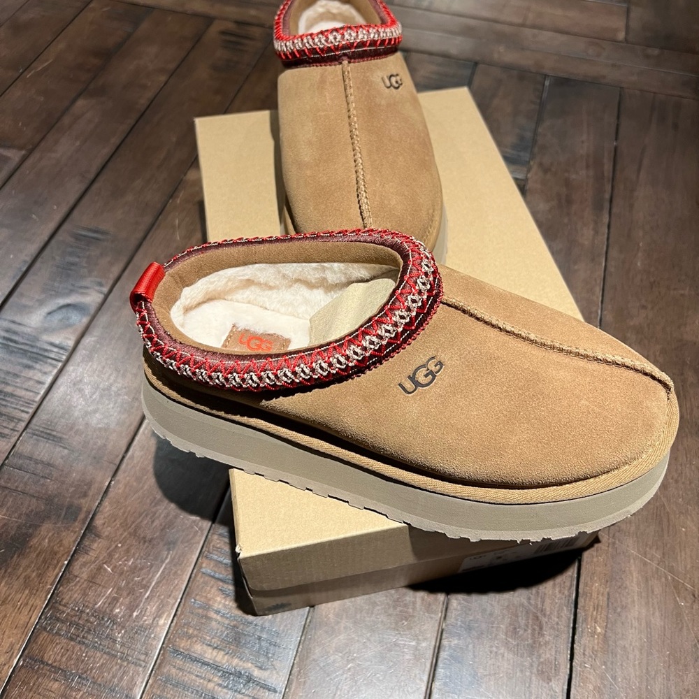 Women’s UGG Tazz Platform Slipper Size 8